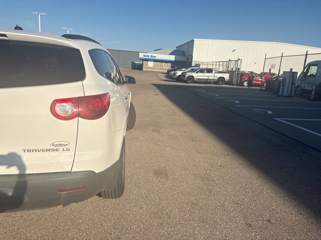 Used 2009 Chevrolet Traverse LS FWD image 9