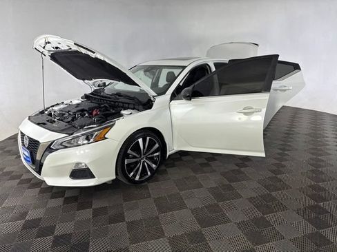 Used 2020 Nissan Altima 2.5 SR w/ Premium Package FWD image 12