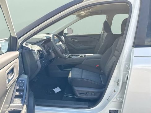 Certified 2025 Nissan Rogue SV AWD/4WD image 11