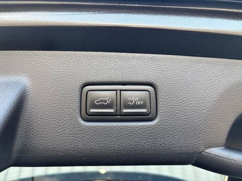 Used 2025 Kia Carnival EX FWD image 10