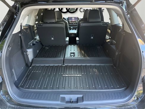 Used 2025 Toyota Highlander Platinum image 56