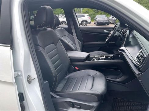 Used 2024 Volkswagen Atlas Cross Sport SEL R-Line AWD/4WD image 10