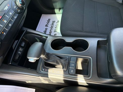 Used 2020 Kia Sorento LX AWD/4WD image 29