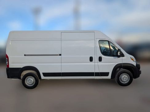 Used 2025 RAM ProMaster 2500 w/ Convenience Group image 4