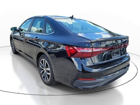 Used 2025 Volkswagen Jetta SE FWD image 3