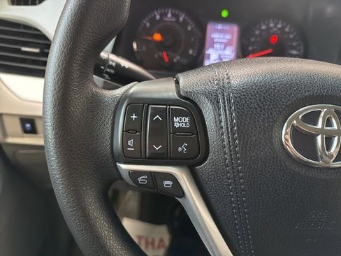 Used 2017 Toyota Sienna LE image 22