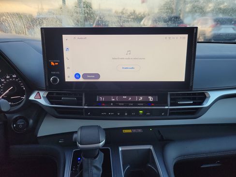 Used 2025 Toyota Sienna XLE image 26