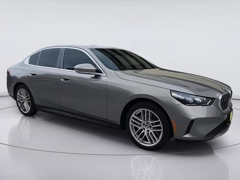 Used 2024 BMW 530i RWD image 2