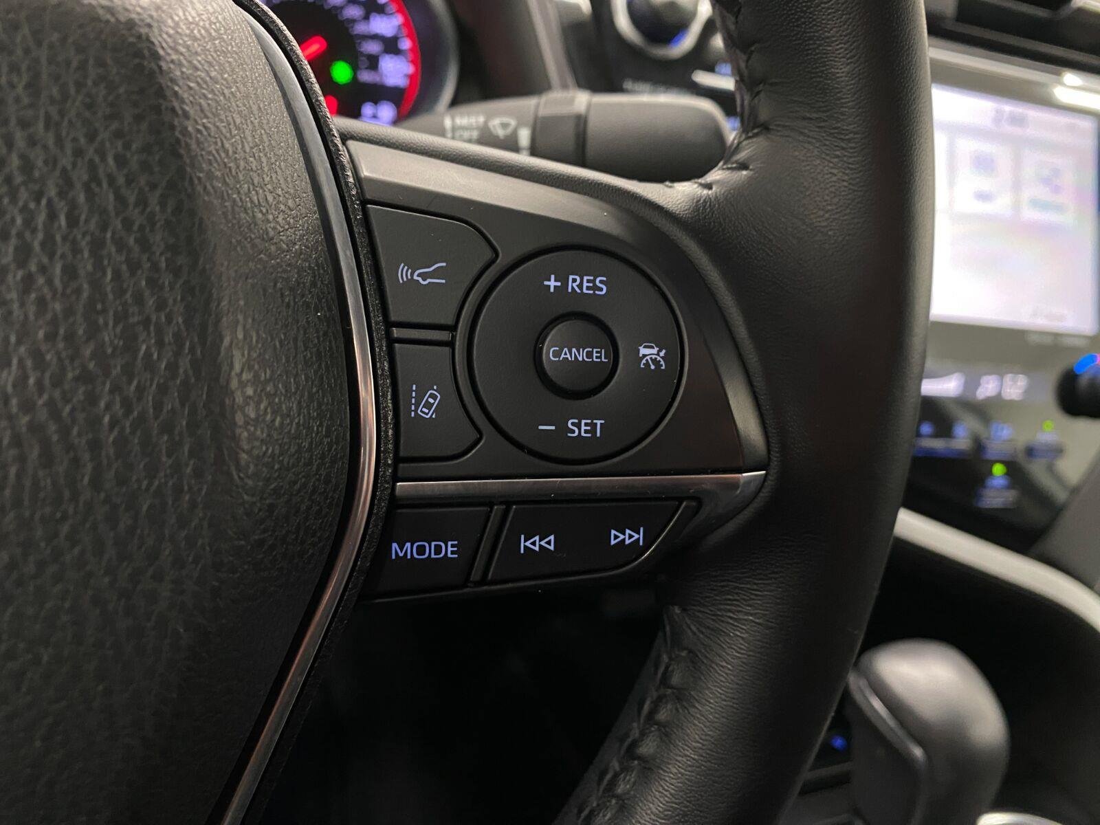 Used 2019 Toyota Camry XSE FWD image 17