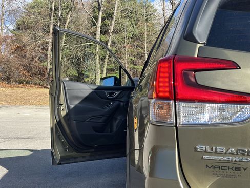 Used 2022 Subaru Forester Touring image 22