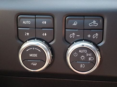 Used 2025 GMC Sierra 2500 AT4 w/ AT4 Premium Plus Package AWD/4WD image 23