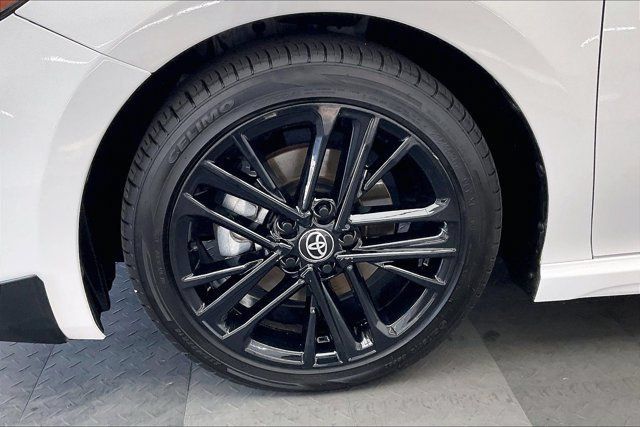 Used 2025 Toyota Camry SE FWD image 8