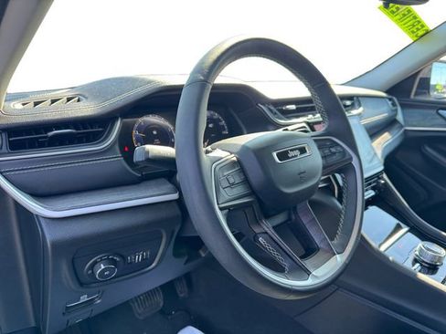 Certified 2023 Jeep Grand Cherokee Limited w/ Black Appearance Package image 12