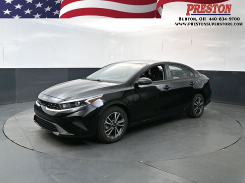Used 2023 Kia Forte LXS w/ LXS Technology Package FWD image 1