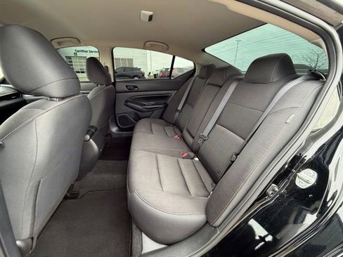 Used 2025 Nissan Altima 2.5 SV FWD image 19