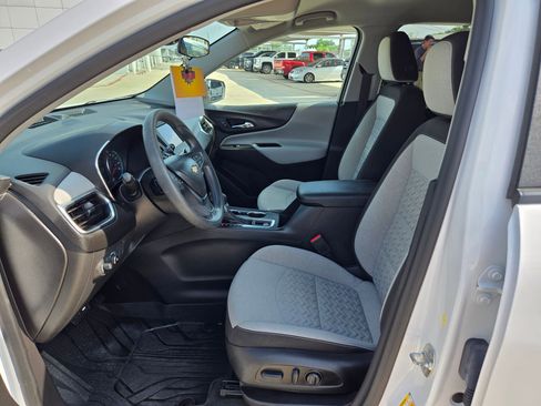Certified 2024 Chevrolet Equinox LS w/ LS Convenience Package FWD image 9