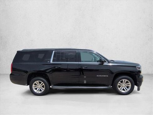 Used 2016 Chevrolet Suburban LS RWD image 4