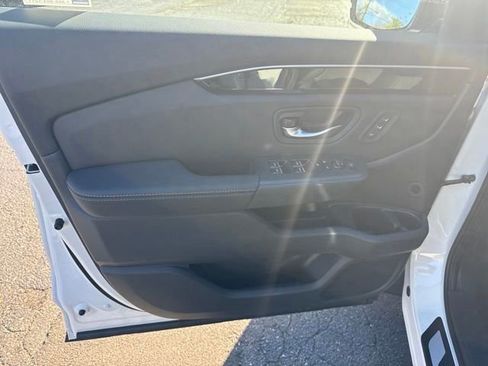 New 2025 Honda Pilot EX-L image 10