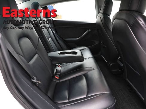 Used 2022 Tesla Model 3 Standard Range image 17