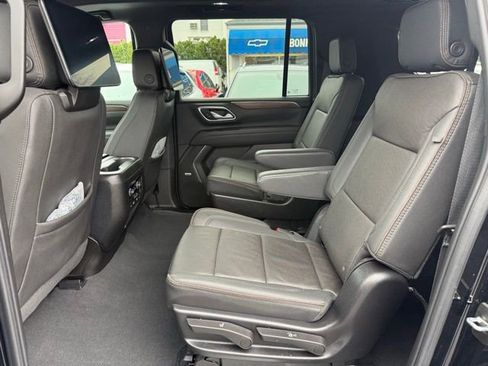 Used 2024 Chevrolet Suburban High Country w/ Premium Package image 17