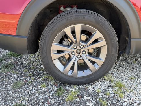 Used 2023 Ford Explorer XLT w/ Equipment Group 202A AWD/4WD image 18