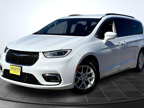 Used 2022 Chrysler Pacifica Touring-L image 12