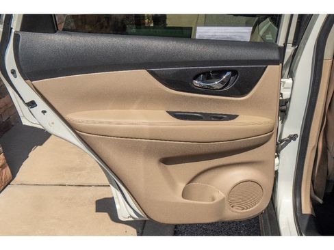 Used 2017 Nissan Rogue SV w/ SV Premium Package AWD/4WD image 17