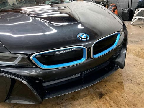 Used 2019 BMW i8 image 30