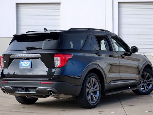 Used 2023 Ford Explorer XLT w/ Equipment Group 202A image 3