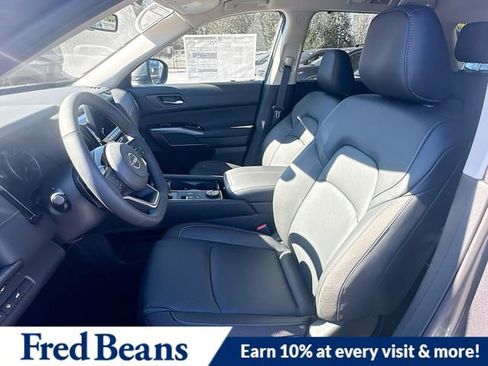 New 2025 Nissan Pathfinder SL image 9