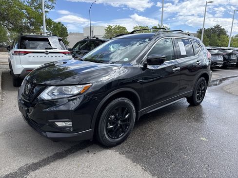 Used 2018 Nissan Rogue SV w/ Premium Package AWD/4WD image 3