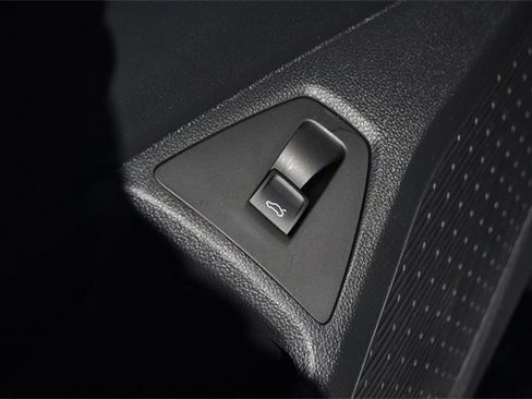 Certified 2025 Volkswagen Jetta S image 9