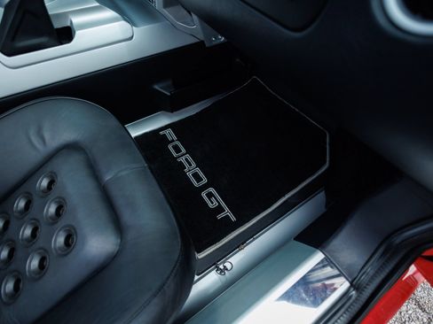 Used 2005 Ford GT RWD image 50
