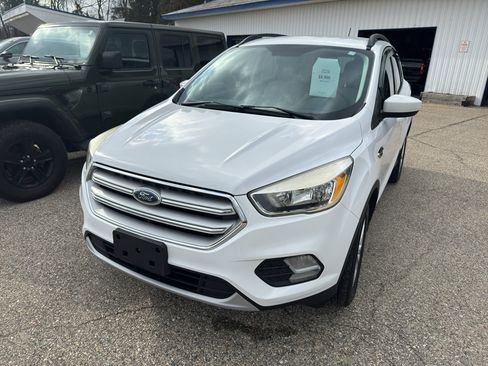 Used 2018 Ford Escape SE w/ SE Sync 3 Package image 2