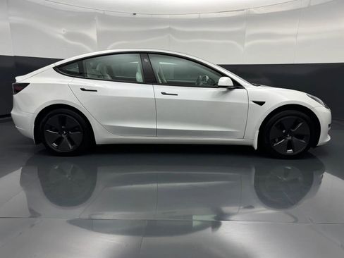 Used 2021 Tesla Model 3 Standard Range Plus image 2