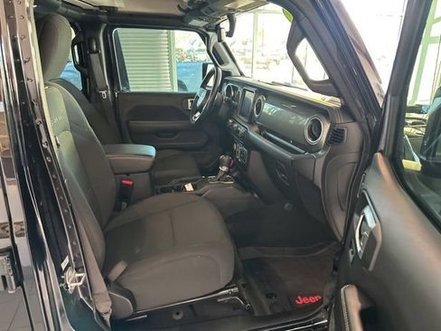 Used 2021 Jeep Wrangler Unlimited Sahara w/ Uconnect 4C Nav & Sound Group AWD/4WD image 17