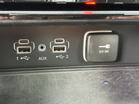 Used 2025 Jeep Grand Cherokee Laredo w/ Luxury Tech Group I AWD/4WD image 11
