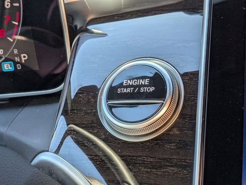 Used 2025 Mercedes-Benz GLC 350e 4MATIC image 26