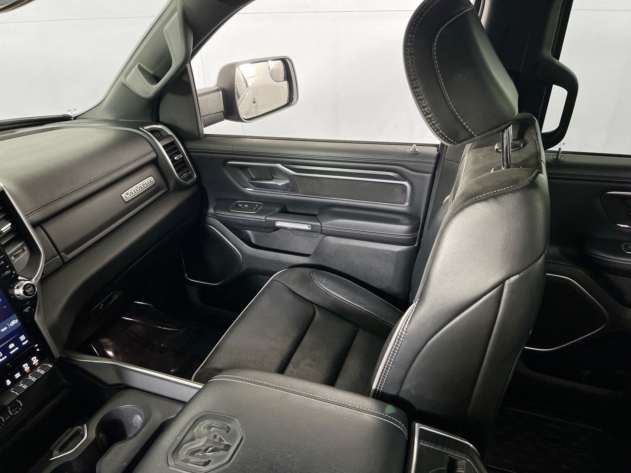 Used 2023 RAM 1500 Laramie AWD/4WD image 23
