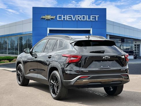 Certified 2025 Chevrolet Trax ACTIV w/ Sunroof Package FWD image 3