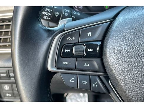 Used 2018 Honda Accord Touring image 34