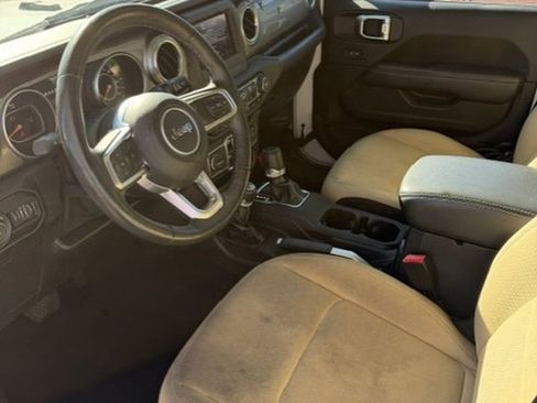 Used 2018 Jeep Wrangler Unlimited Sahara w/ Cold Weather Group image 21