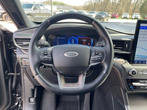 Used 2020 Ford Explorer Platinum w/ Premium Technology Package image 27
