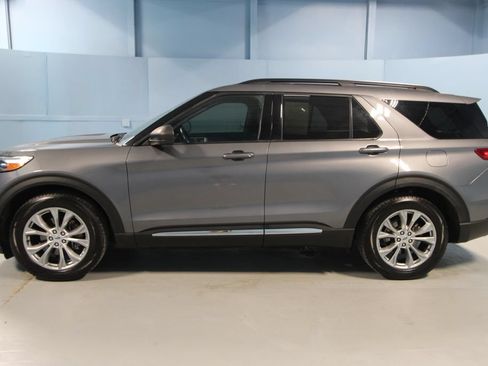 Used 2022 Ford Explorer XLT w/ Equipment Group 202A RWD image 30