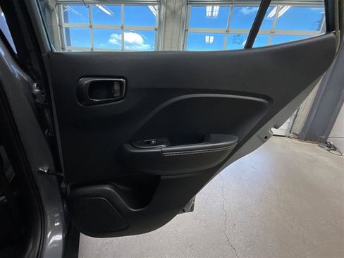 Used 2022 Hyundai Venue Limited FWD image 23