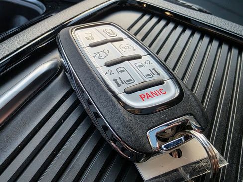 New 2026 Chrysler Pacifica Limited image 28