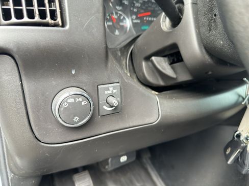 Used 2021 Chevrolet Express 2500 w/ Driver Convenience Package RWD image 17