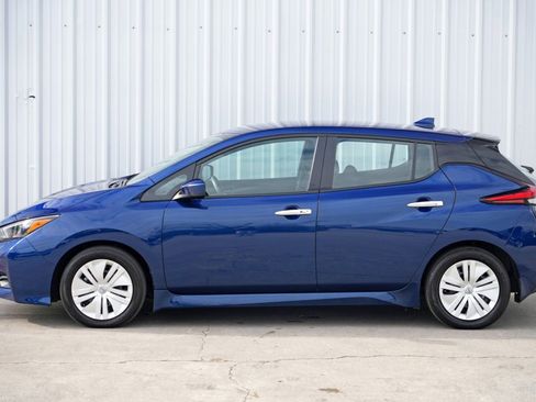 Used 2025 Nissan Leaf S image 41