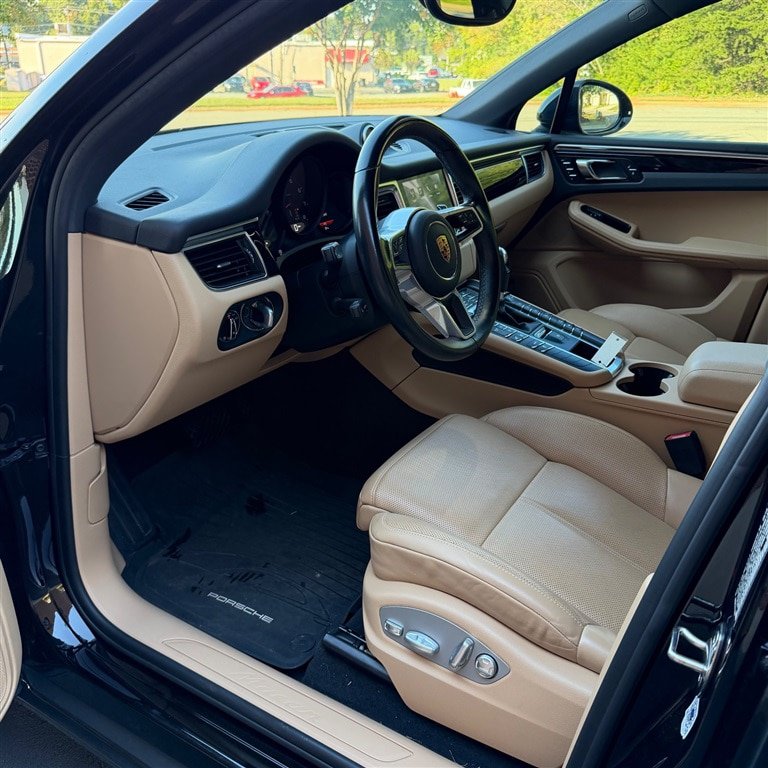 Used 2018 Porsche Macan AWD/4WD image 9