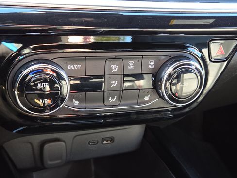 Used 2024 Chevrolet Trax RS w/ Driver Confidence Package image 21